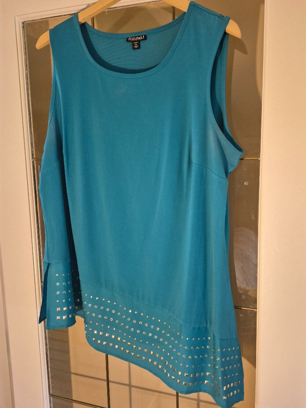 Roz & Ali Sleeveless Asymmetrical Top